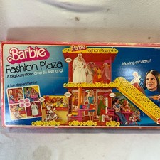 Vintage 1975 Mattel Barbie Doll Fashion Plaza Play Set W/box picture