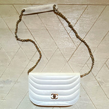 CHANEL White Quilted Small Flap Shoulder Bag Chain Strap Gold Hardware Charm picture