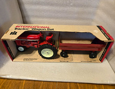 Ertl International Harvester Tractor Wagon Set 1:16 Diecast MPN 5011 Unopened picture