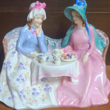 Royal Doulton Afternoon Tea HN1747 Bone China Figurine England Glossy Decor picture