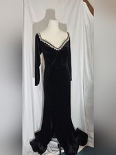 Elegant Black Velvet Long-Sleeve Gown with Rhinestone Trim picture