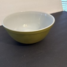 Pyrex  #403 -  Alvocado Olive Green Nesting Mixing Bowl - 2 1/2 QT  -  picture