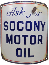 SOCONY MOTOR OIL c1920'S BAKED PORCELAIN ENAMEL CURVED BELLY PLATE GAS PUMP SIGN picture