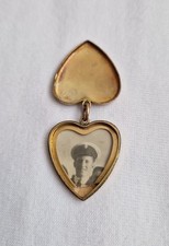 Vintage 9ct Gold Silver Lined Heart Locket WW2 Soldier Photo Swallow Engraved picture