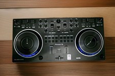 Pioneer DJ DDJ-REV1 2-deck Serato DJ Controller picture