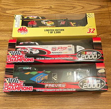 Racing Champions NASCAR 2000 1:64 Transporter/Stock Car Lot 3 LE picture