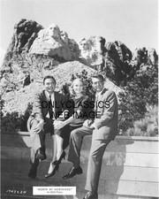 1959 NORTH BY NORTHWEST MOUNT RUSHMORE SD 8X10 PHOTO CARY GRANT, EVA MARIE SAINT picture