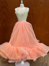 *VINTAGE BARBIE 1984 PEACHES 'N CREAM #7926 GOWN - GOOD CONDITION picture