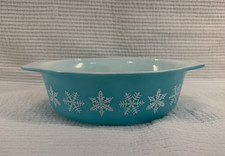 Vintage Pyrex Snowflake Turquoise Oval Casserole Dish 1.5 Quart Mid-Cent picture