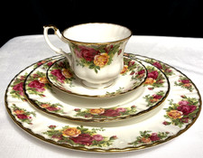 Royal Albert Old Country Roses 1 Four Piece Place Setting picture