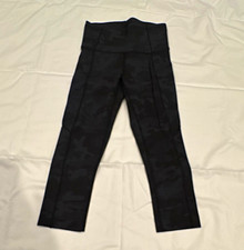 lululemon athletica Women’s Black Camo Ankle Leggings Size 4 Logo picture