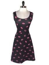 NEW TORRID Plus Size 1 1X A-Line Dress Black Pink Red Lips Sleeveless Stretch picture