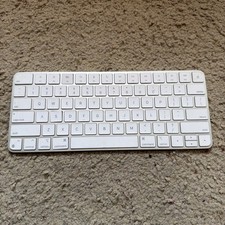 Apple Magic Keyboard (Lightning Port) - Silver/White - A2450 picture
