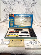 VINTAGE * REVELL * NEW HAVEN T-70563 FREIGHT SET with TRESTLE IN DISPLAY BOX picture