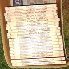 Danbury Press Illustrated Encyclopedia of the Animal Kingdom HC Set Of 20 picture