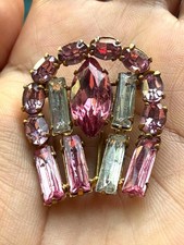 Vtg Unmarked Hot Pink & Clear Glass Rhinestones Baguettes Horseshoe? Brooch  Pin picture