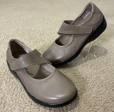Propet Golda Womens Casual Comfort Shoes Taupe Sz 9.5W #WCA053L NWOB picture
