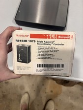 Honeywell R8182D 1079 Triple Aquastat Protectorelay Controller 120V Oil Burn picture