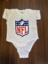 Outerstuff NFL Logo White Short Sleeve Knit One-Piece Bodysuit, 9-12 Months picture