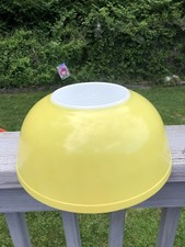 Vintage Yellow 4 Quart Pyrex Bowl Ovenware picture