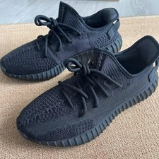 Adidas YEEZY Boost 350 V2 all black picture