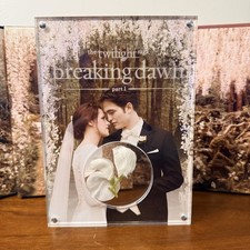 The Twilight Saga: Breaking Dawn - Part 1 Limited Edition with Film Prop Flower picture