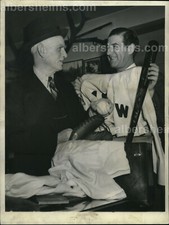 Clark Griffith & Bucky Harris show off Sports Memorabilia 1940 Original Photo picture