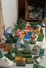 MASSIVE VNT Plastic Army Lot Tanks Scenery Men And Much More See Pics For Detail picture