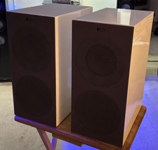 KEF R3 Non Meta Speakers (Gloss White, Pair). Buy with confidence. picture