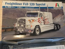 Italeri Freightliner FLD 120 Special 1:24 Scale Model Kit 3925 Open Box Complete picture