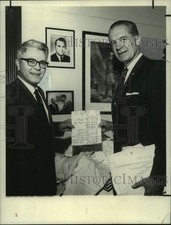 1969 Press Photo Representatives John Rarick and Montgomery receive donation. picture