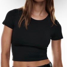 MINT CONDITION ARITZIA Babaton Contour Crew Cropped T-Shirt Black Size M picture