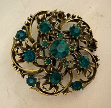 Coro mid-century openwork dimensional floral brooch picture