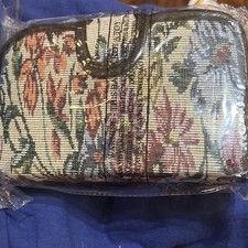 Vintage floral look pill case. picture