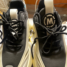 Men’s Black/White Solid Low-Top Lace-Up Athletic Sneakers Pre-Owned picture