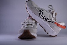 Nike Waffle Debut Women's Sneakers – Size 6.5 – Cream/Orange – Pre-Owned picture