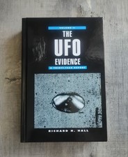 The UFO Evidence Vol II A Thirty-Year Report Richard H Hall HC 2001 Scarecrow  picture