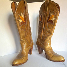 Vintage 70s/80s Dan Post High Heel Tan Cowboy Boots With Tulip Inlay size 7N picture