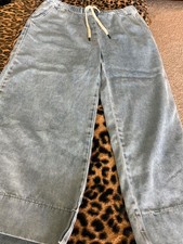 MOCO Boutique Drawstring Capri Jeans picture
