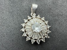 2.47g Vintage Sterling Silver 925 Sunburst Pendant Round Halo Sparkling Design picture