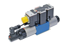 REXROTH R900913359 PROPORTIONAL DIRECTIONAL VALVE 4WREE 6 W1-32-24/G24K31/A1V picture
