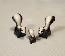 HR Hagen Renaker Miniature Textured Skunk Family Set Lot of 3 picture