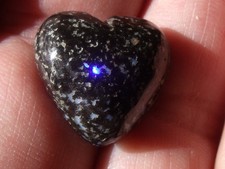 19.70 Ct. Very Rare Mexican Leopard Opal Heart Cabochon with blue flash picture