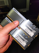 G.SKILL Trident Z RGB 32GB (2x16GB) DDR4-3600 PC4-28800 DIMM F4-3600C18D-32GTZR picture