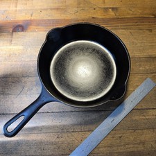 BEAUTIFUL Griswold #5 Cast Iron 8