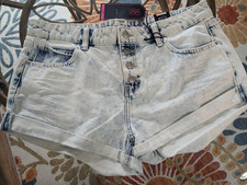 NO BOUNDARIES WOMENS LOW RISE DENIM SHORTS   BUTTON fly  Sz 13 junior picture