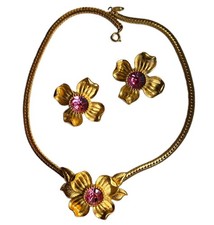 Vtg Trifari Signed Gold-Tn Pink Rhinestone Dogwood Flower Necklace/Earrings set picture