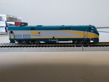 N-scale Kato Via Rail P42 Genesis #901 Tested Runs Well Lights 176-6042 1025 picture