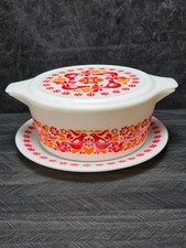 Pyrex Penn Dutch RARE 3 Piece Friendship 2.5 quart Casserole with Lid & Plate picture