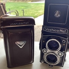 Vintage Yashica-Mat TLR Camera 80mm Yashinon Lenses Copal-MXV W/ Yashica Case picture